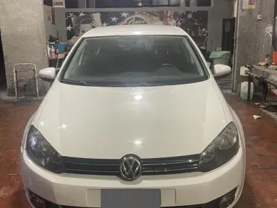 Usata VW Golf VI 105 CV (77 kW) 2011 Bianco Utilitaria