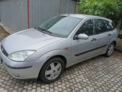 Usata Ford Focus 101 CV (74 kW) 2004 Argento Berlina