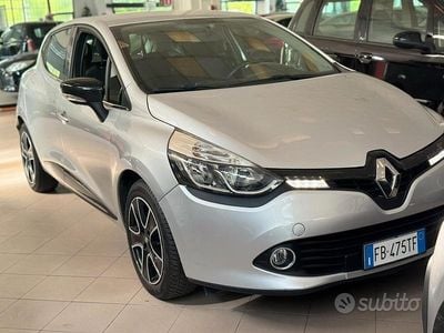 Usado Renault Clio IV Life 75 CV (55 kW) 2015 Gris Berlina