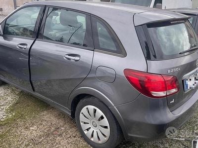 Usata Mercedes B200 2016 Grigio Monovolume