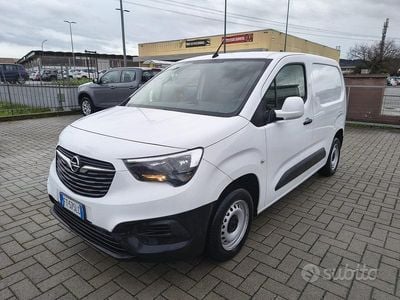 Usata Opel Combo Edition 102 CV (75 kW) 2018 Bianco Berlina