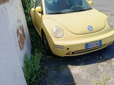 Usata VW New Beetle 116 CV (85 kW) 1999 Giallo Utilitaria