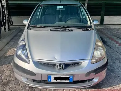 Usata Honda Jazz LS 77 CV (56 kW) 2002 Argento Utilitaria