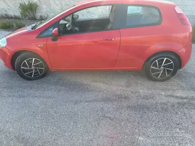 Usata Fiat Grande Punto 75 CV (55 kW) 2007 Rosso Utilitaria