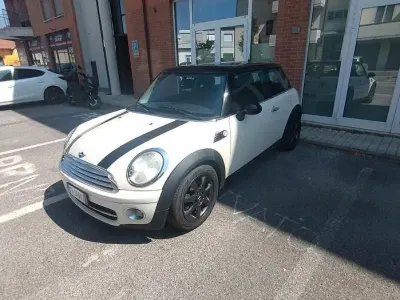 Usata Mini Cooper D 109 CV (80 kW) 2008 Bianco Utilitaria