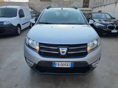 Usata Dacia Sandero Prestige 90 CV (66 kW) 2016 Grigio Berlina