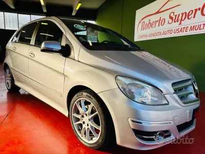 Usata Mercedes B180 Premium 109 CV (80 kW) 2010 Grigio Monovolume