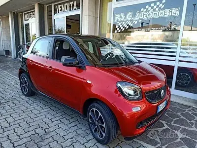 Usata Smart ForFour Passion 71 CV (52 kW) 2015 Rosso Utilitaria