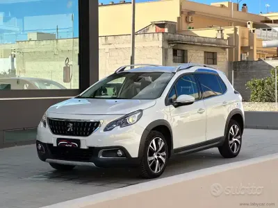 Usata Peugeot 2008 Allure 102 CV (75 kW) 2019 Bianco SUV