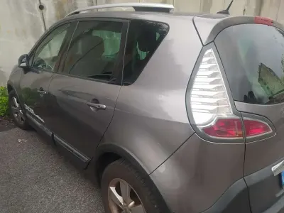 Usata Renault Scénic LIMITED 95 CV (69 kW) 2014 Grigio Monovolume