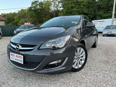 Usata Opel Astra Cosmo 131 CV (96 kW) 2014 Nero Berlina