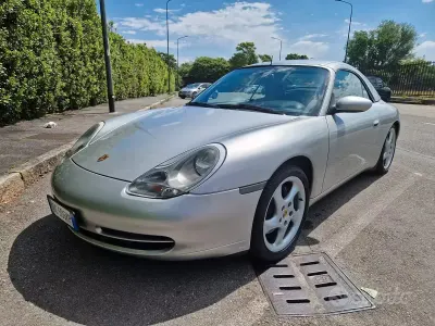 Usata Porsche 911 Carrera 4 300 CV (220 kW) 1999 Grigio Cabrio