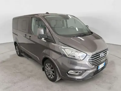 Usata Ford Tourneo Titanium 136 CV (100 kW) 2023 Grigio Monovolume