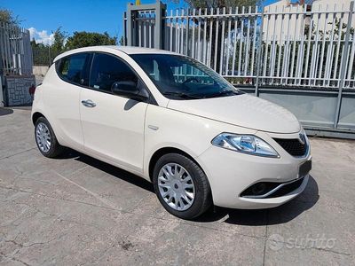 Usata Lancia Ypsilon Gold 69 CV (50 kW) 2017 Beige Utilitaria