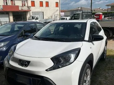 Usata Toyota Aygo X 72 CV (52 kW) 2025 Bianco SUV