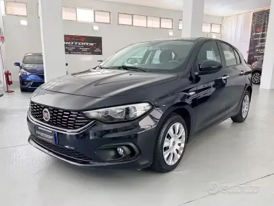 Usata Fiat Tipo Easy 120 CV (88 kW) 2018 Bluazzurro Berlina
