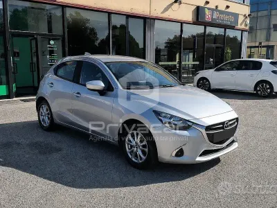 Usata Mazda 2 Evolve 105 CV (77 kW) 2017 Grigio Utilitaria