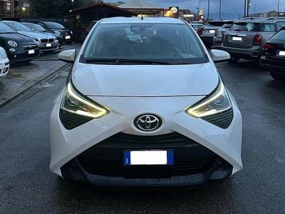Usata Toyota Aygo Connect Style 72 CV (52 kW) 2020 Bianco Utilitaria