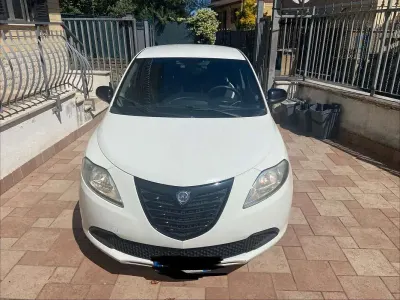 Usata Lancia Ypsilon 69 CV (50 kW) 2014 Utilitaria
