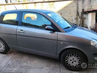 Usata Lancia Ypsilon 75 CV (55 kW) 2004 Marrone Utilitaria