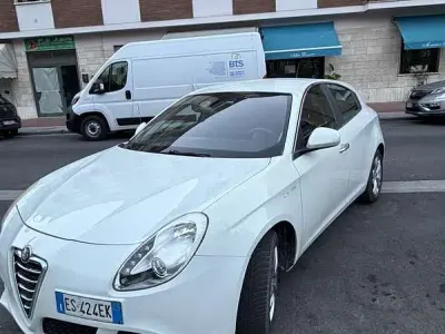 Usata Alfa Romeo Giulietta Progression 105 CV (77 kW) 2013 Bianco Utilitaria