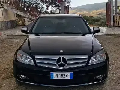 Usata Mercedes C220 170 CV (125 kW) 2008 Nero Berlina