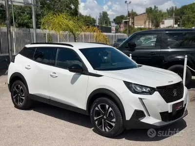 Usata Peugeot 2008 Allure 131 CV (96 kW) 2023 Bianco SUV