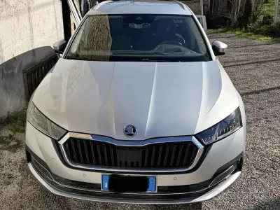 Usata Skoda Octavia 150 CV (110 kW) 2020 Grigio Station wagon