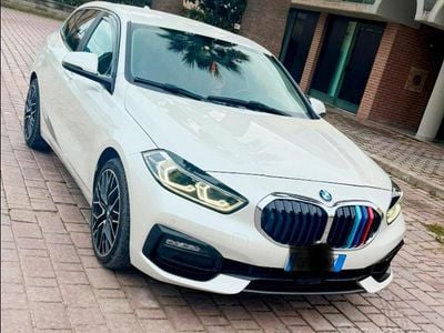 Usata BMW 118 Sport Line 150 CV (110 kW) 2020 Bianco Utilitaria
