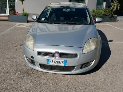 Usata Fiat Bravo 105 CV (77 kW) 2010 Grigio Utilitaria