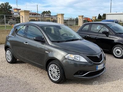 Usata Lancia Ypsilon Gold 69 CV (50 kW) 2017 Grigio Utilitaria