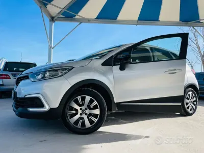 Usata Renault Captur 90 CV (66 kW) 2019 Grigio SUV