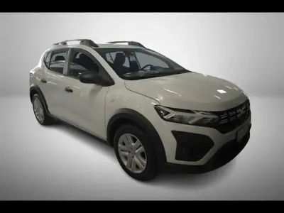 Usata Dacia Sandero Essentiel 100 CV (73 kW) 2023 Grigio chiaro
