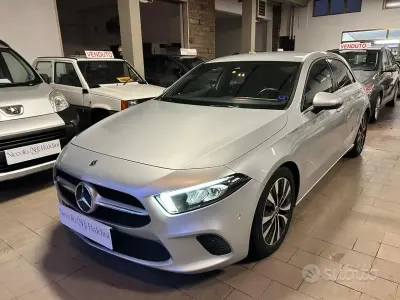 Occasion Mercedes A180 Business 116 ch (85 kW) 2021 Gris Berline