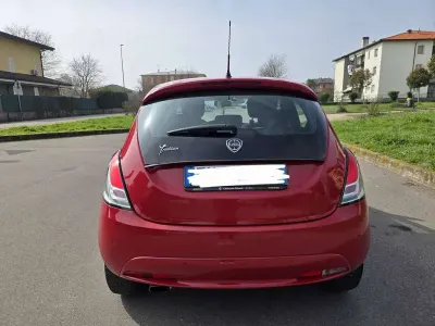 Usata Lancia Ypsilon Silver 69 CV (50 kW) 2017 Rosso Utilitaria