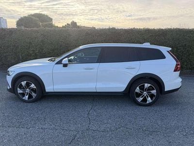 Bianco Usata 2021 Volvo V60 CC Business Edition Station wagon | 29.900 € (Buon prezzo)