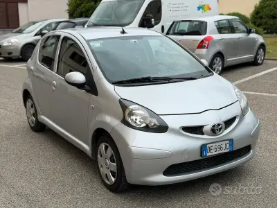 Gebraucht Toyota Aygo Sol 68 PS (50 kW) 2007 Grau Kleinwagen