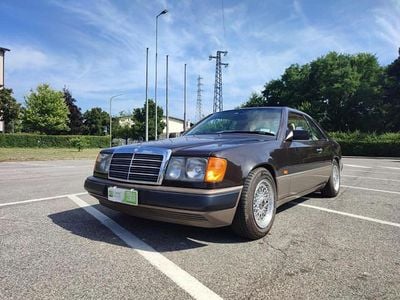 Usata Mercedes E300 188 CV (138 kW) 1989 Marrone