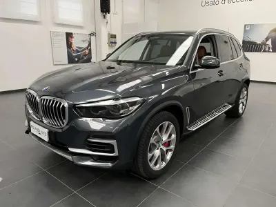 Usata BMW X5 xLine 340 CV (250 kW) 2022 Artik grau metallizzato SUV