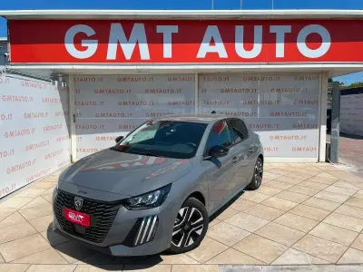 Usata Peugeot 208 Allure 101 CV (74 kW) 2024 Grigio Utilitaria