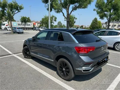 Usata VW T-Roc 115 CV (84 kW) 2019 Grigio SUV