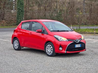 Rosso Usata 2015 Toyota Yaris Lounge Berlina | 8400 € (Buon prezzo)