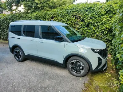 Usata Ford Tourneo Courier 125 CV (91 kW) 2024 Grigio Monovolume