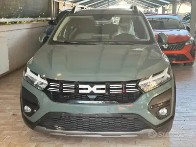 Usata Dacia Sandero Stepway 101 CV (74 kW) 2024 Verde Berlina