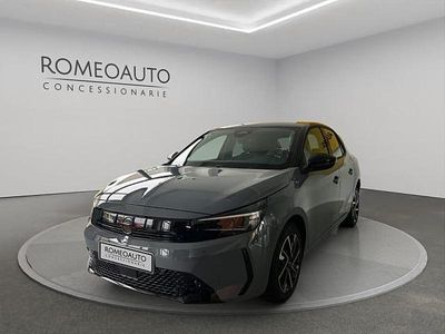 Nuova Opel Corsa 110 CV (80 kW) 2025 Grafik grey pastello Utilitaria