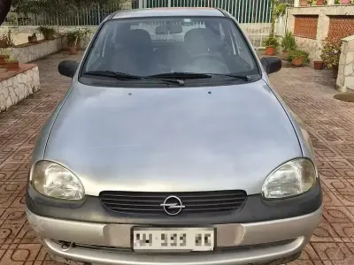 Usata Opel Corsa 54 CV (39 kW) 1997 Grigio Utilitaria
