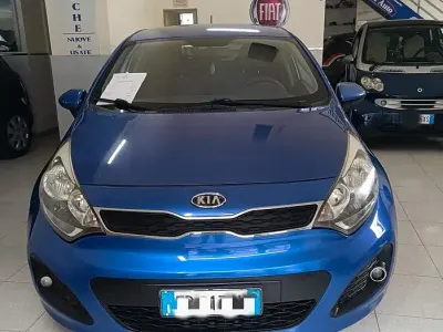 Usata Kia Rio 75 CV (55 kW) 2012 Bluazzurro Berlina