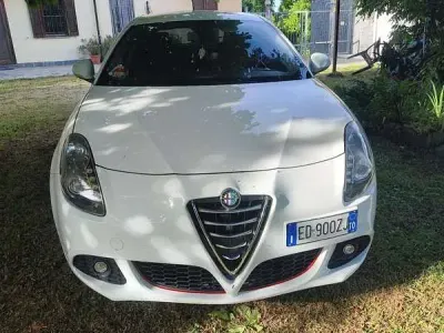 Usata Alfa Romeo Giulietta Distinctive 120 CV (88 kW) 2010 Bianco Utilitaria