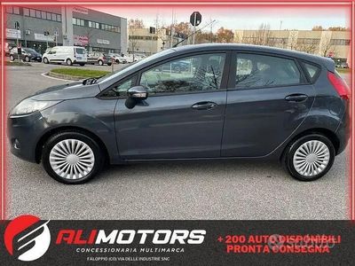 Grigio Usata 2010 Ford Fiesta Titanium Berlina | 4400 € (Buon prezzo)