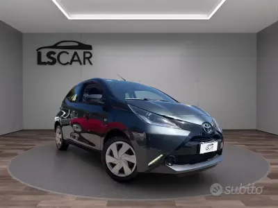 Second-hand Toyota Aygo Cool 69 CP (50 kW) 2018 Gri Hatchback